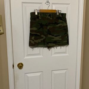ARITZIA Camo skirt